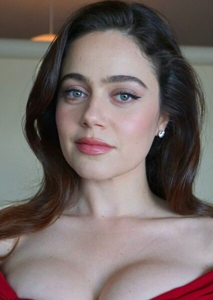 Molly Gordon photo
