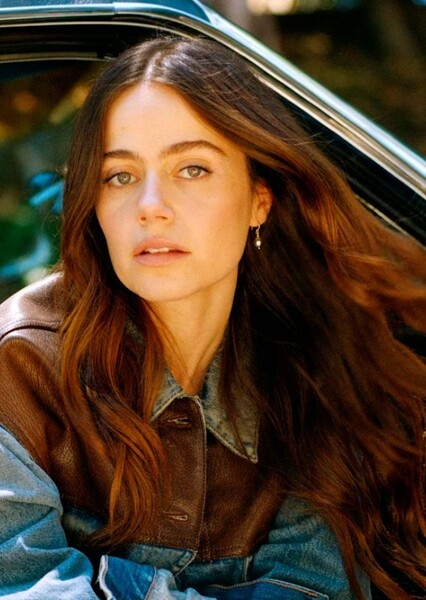 Molly Gordon photo