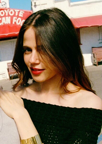 Molly Gordon photo