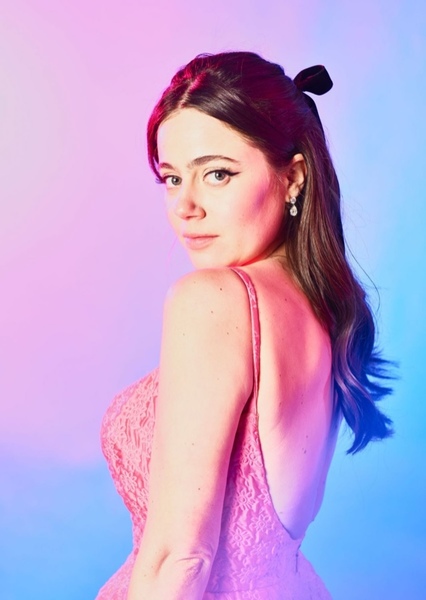 Molly Gordon photo