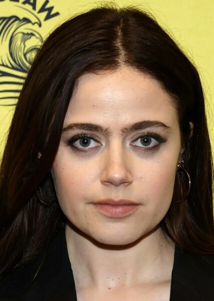Molly Gordon photo