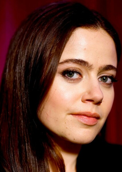 Molly Gordon photo