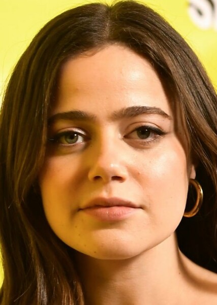Molly Gordon photo