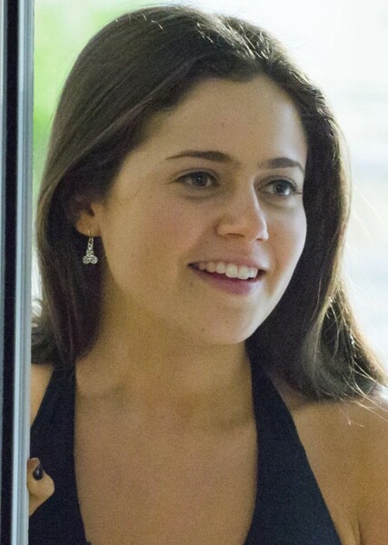 Molly Gordon photo
