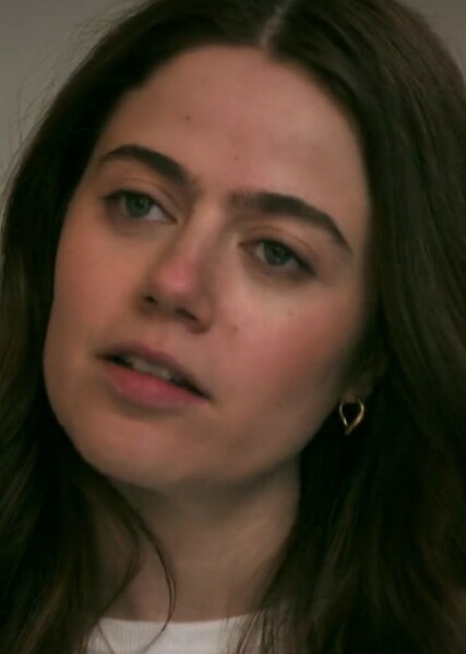 Molly Gordon photo