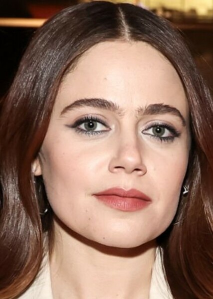 Molly Gordon photo