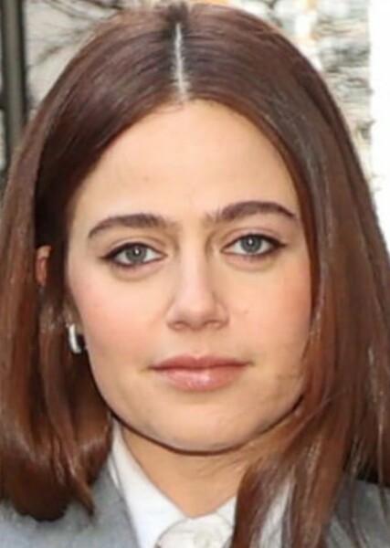 Molly Gordon photo