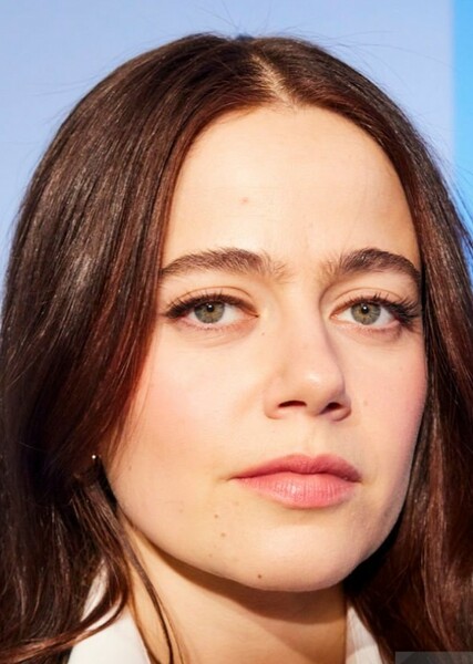 Molly Gordon photo