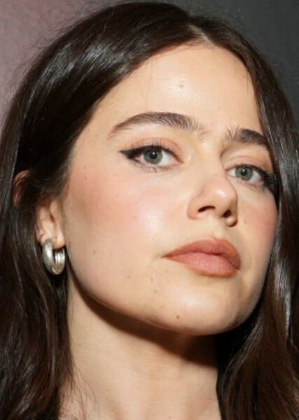 Molly Gordon photo