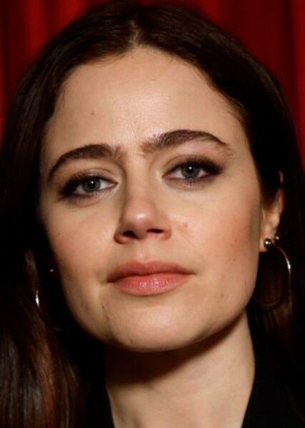 Molly Gordon photo