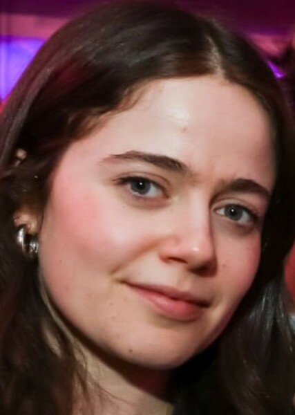 Molly Gordon photo