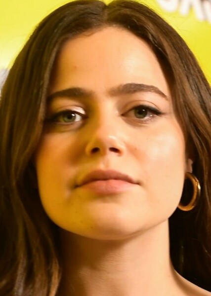 Molly Gordon photo