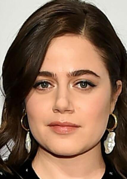 Molly Gordon photo