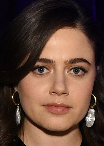 Molly Gordon photo