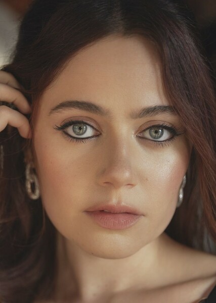 Molly Gordon photo