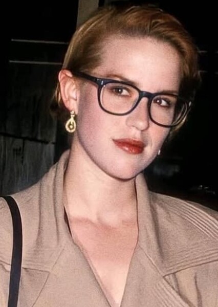 Molly Ringwald photo