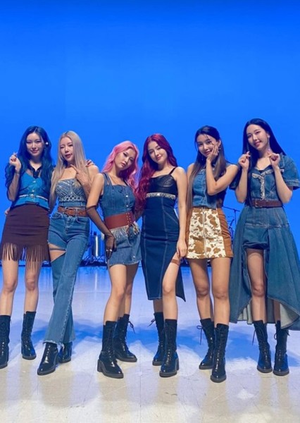 MOMOLAND photo