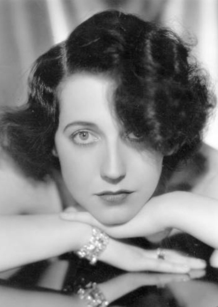 Mona Barrie