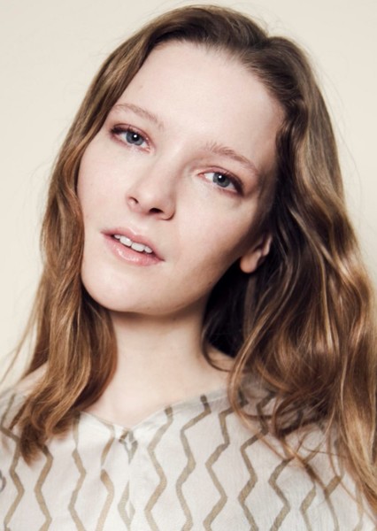 Morfydd Clark photo