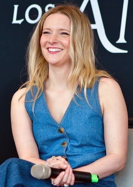 Morfydd Clark photo