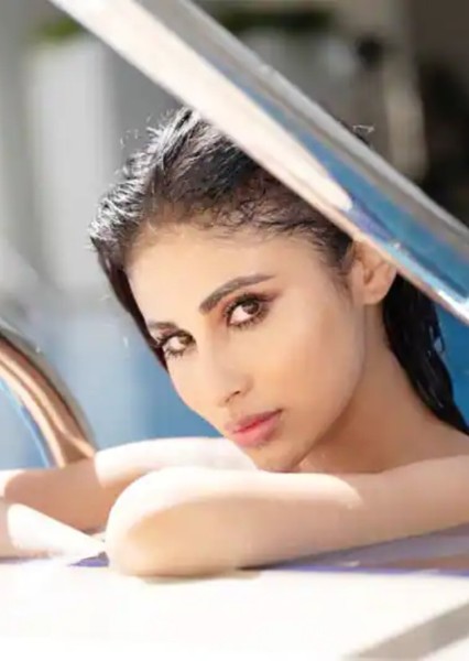 Mouni Roy photo