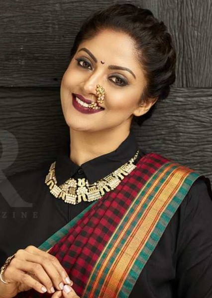 Nadhiya photo