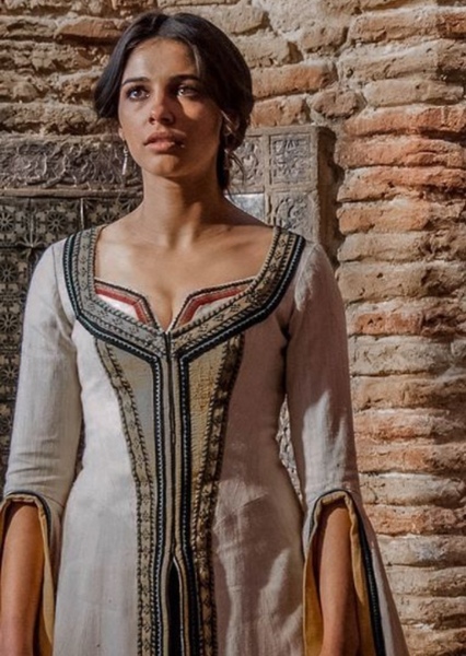 Naomi Scott photo