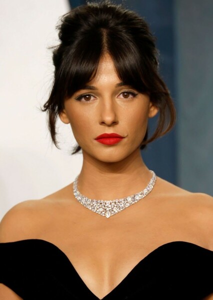 Naomi Scott photo