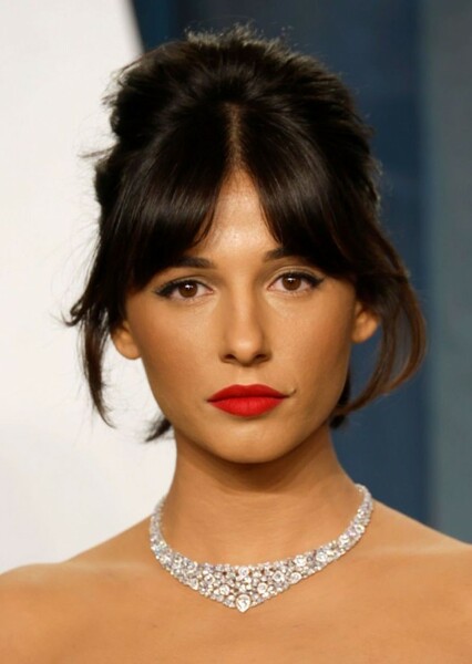 Naomi Scott photo