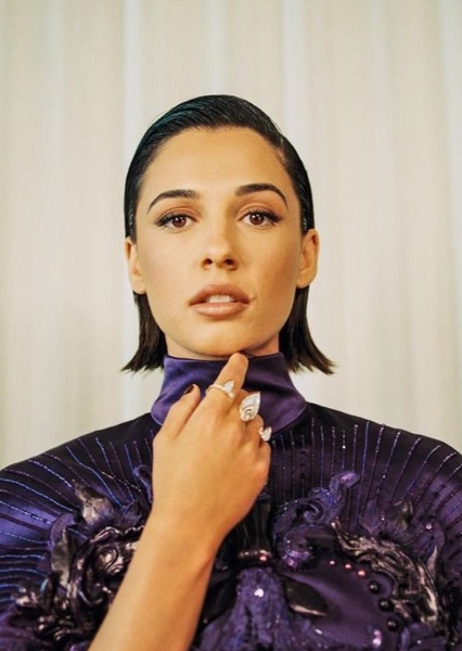 Naomi Scott photo