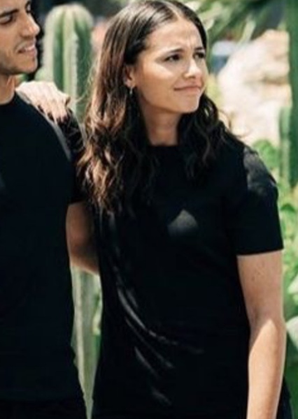 Naomi Scott photo
