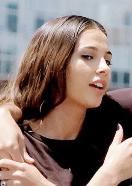 Naomi Scott photo