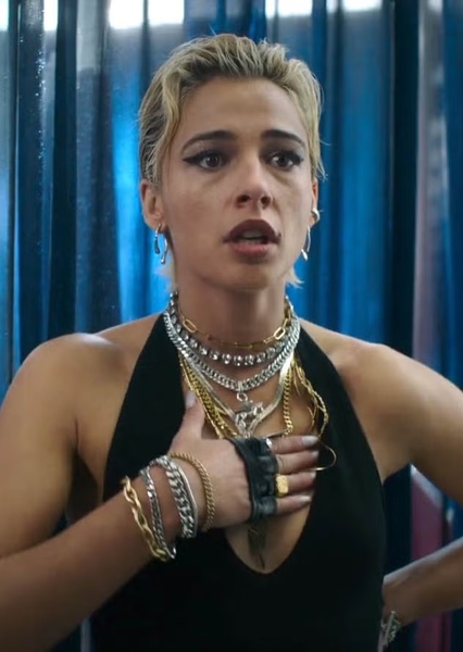 Naomi Scott photo