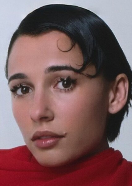 Naomi Scott photo