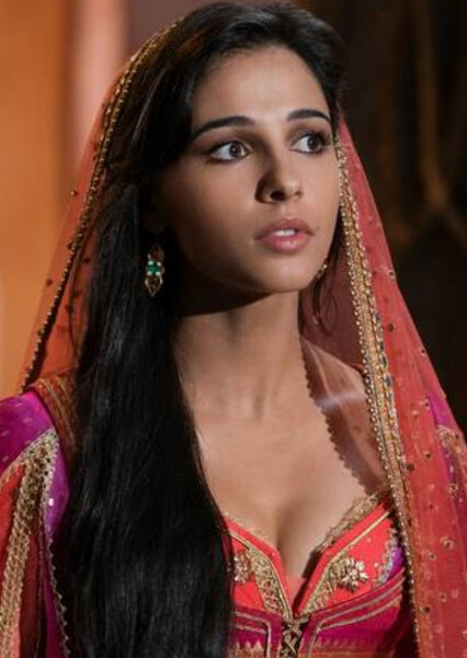 Naomi Scott photo