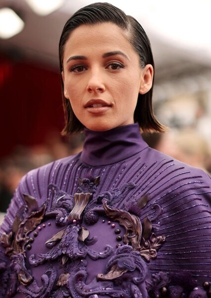 Naomi Scott photo