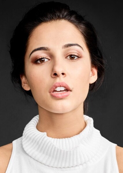 Naomi Scott photo