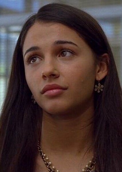 Naomi Scott photo