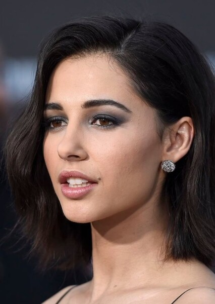 Naomi Scott photo