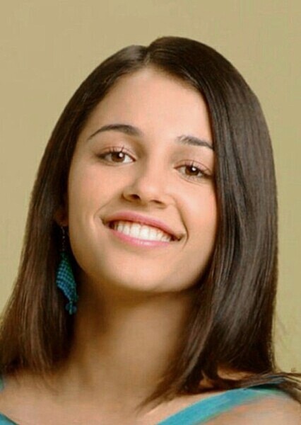 Naomi Scott photo