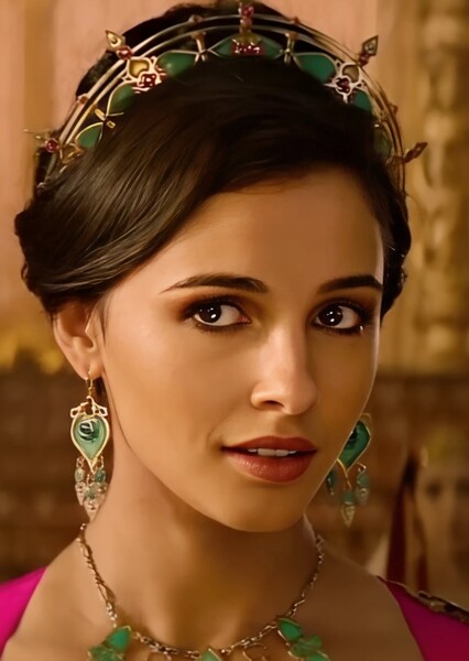 Naomi Scott photo