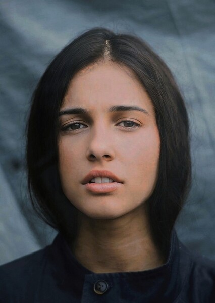 Naomi Scott photo