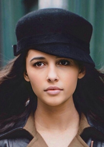 Naomi Scott photo