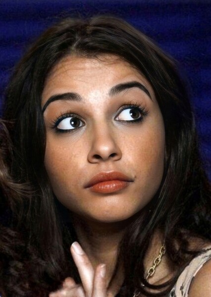 Naomi Scott photo