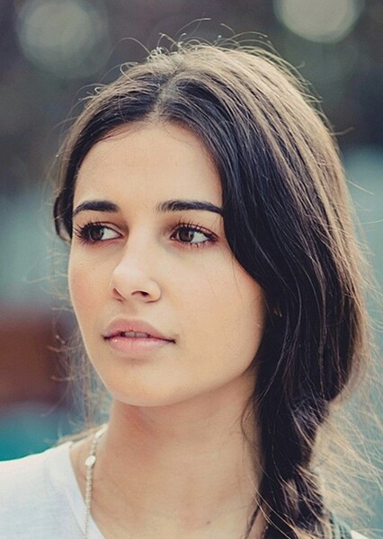 Naomi Scott photo