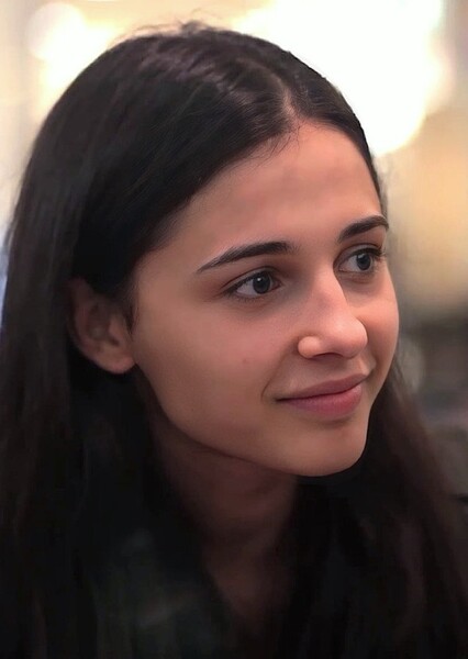 Naomi Scott photo