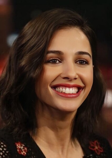 Naomi Scott photo