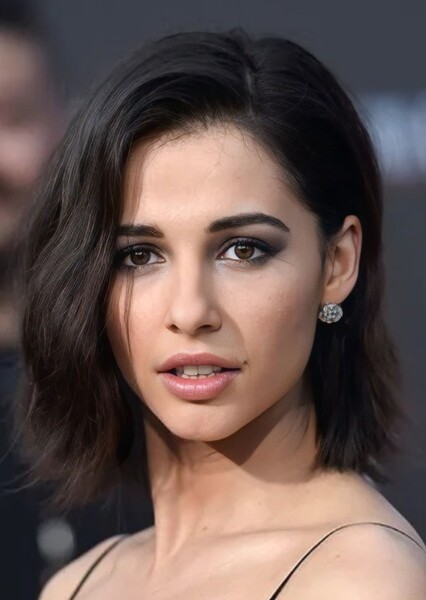 Naomi Scott photo