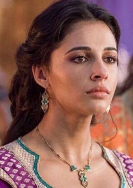 Naomi Scott photo
