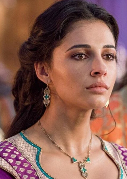 Naomi Scott photo